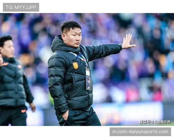 重庆铜梁龙立足三中卫密集防守 刘建业强调纪律性与快速反击效率